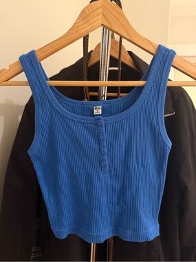 UNIQLO Blue Ribbed Tank Top